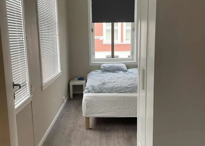 Apartment Center With Balcony *